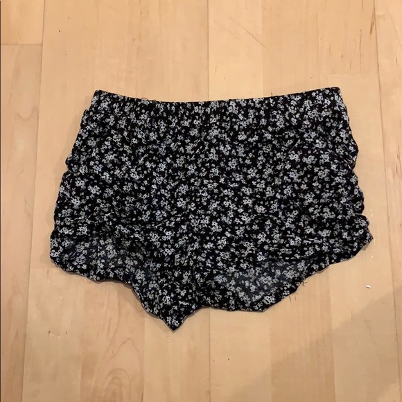 Shorts - Picture 1 of 2